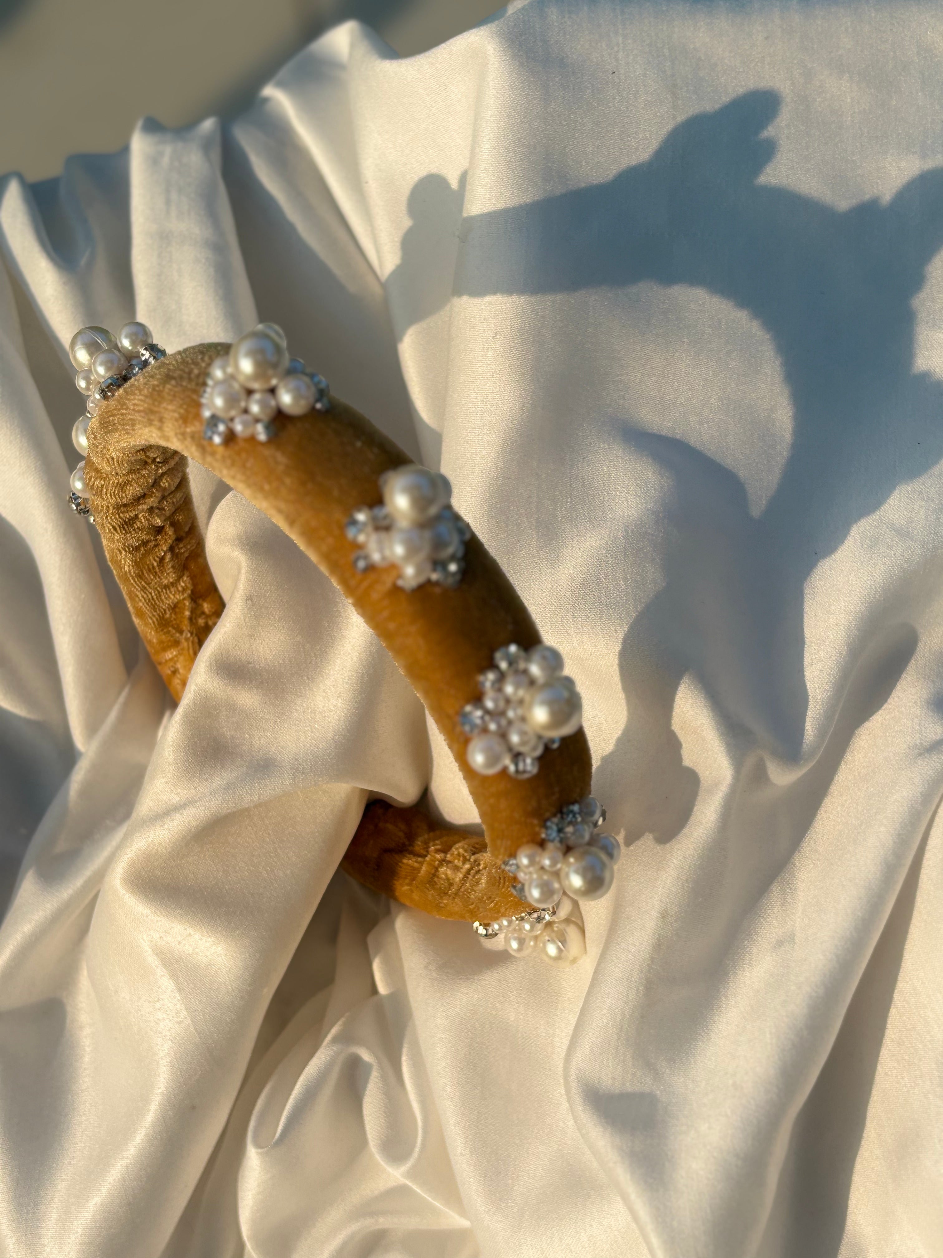 GOLDEN HUE